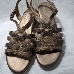 Naturalizer Women Sandals size 7.5 m Gold